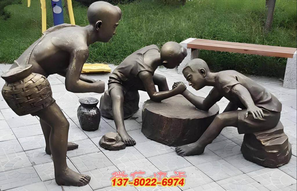 童趣時光:孩童掰手腕嬉戲銅質景觀雕塑 童趣時光:孩童掰手腕嬉戲銅質景觀雕塑